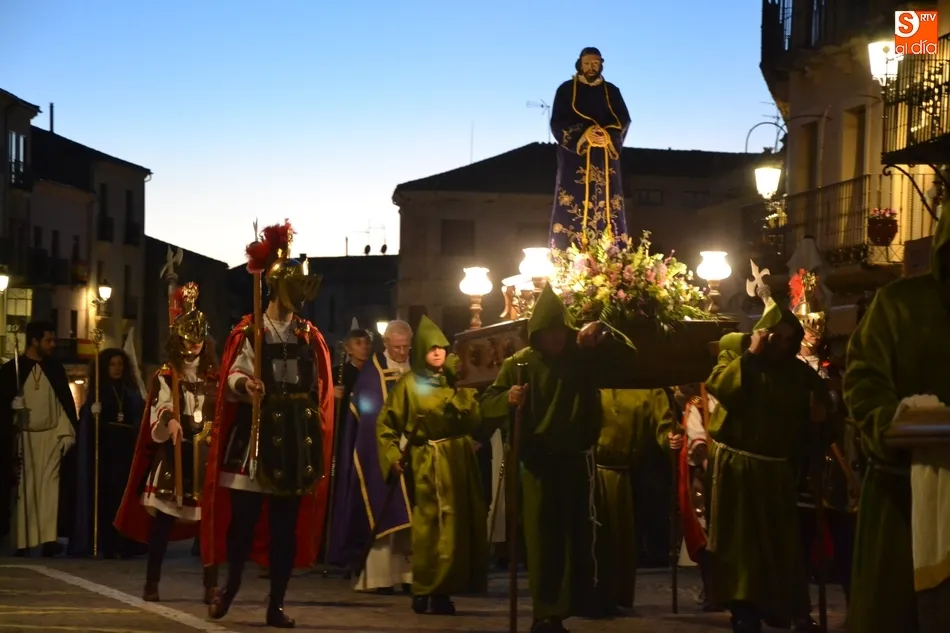 Ángel Martín Carballo regresa a la Semana Santa en una procesión que enlazó el día y la noche  