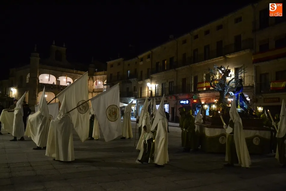 Foto 11 - &Aacute;ngel Mart&iacute;n Carballo regresa a la Semana Santa en una procesi&oacute;n que enlaz&oacute; el d&iacute;a y la noche  