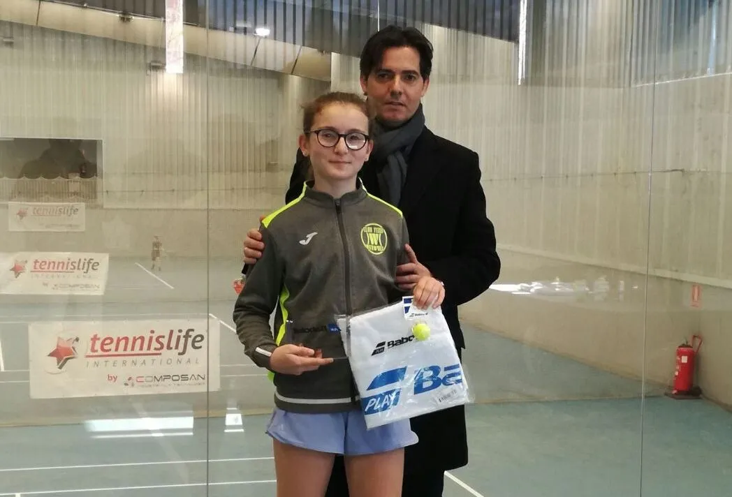 Foto 2 - Carolina Benito se adjudica la categor&iacute;a alev&iacute;n de la Babolat Cup  