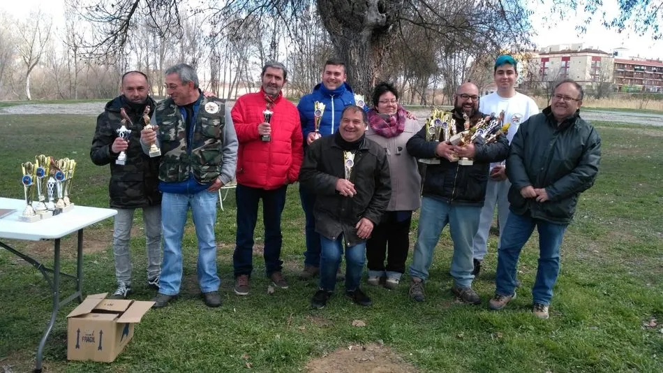 Participantes en el concurso de canto en la Isla del Soto