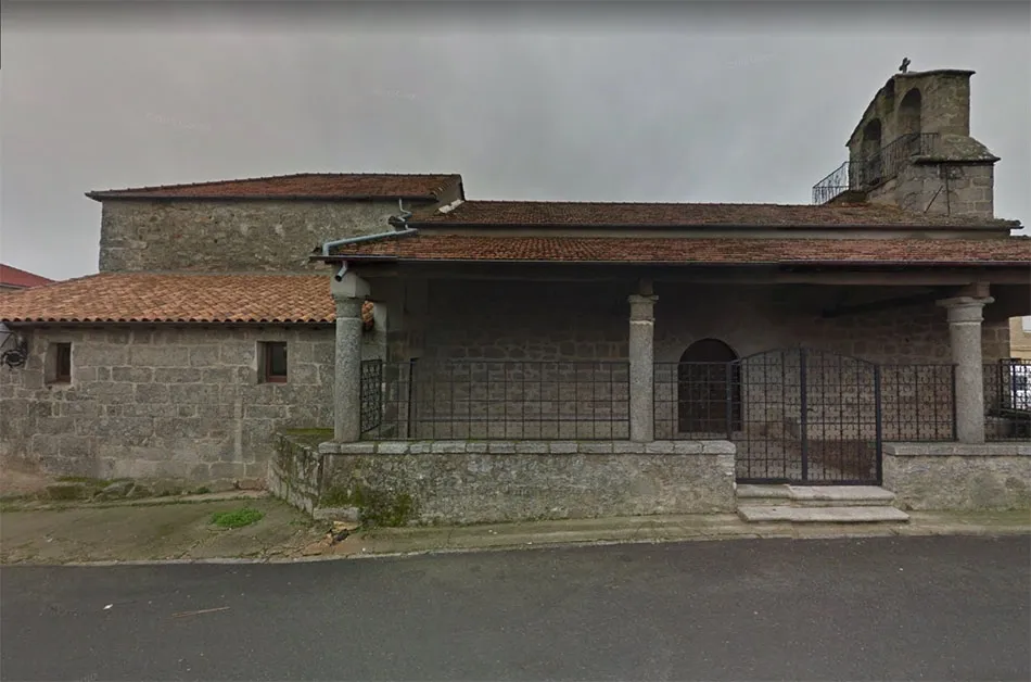 Foto 2 - Allanan la iglesia de San Miguel de Valero para hacerse con el cepillo