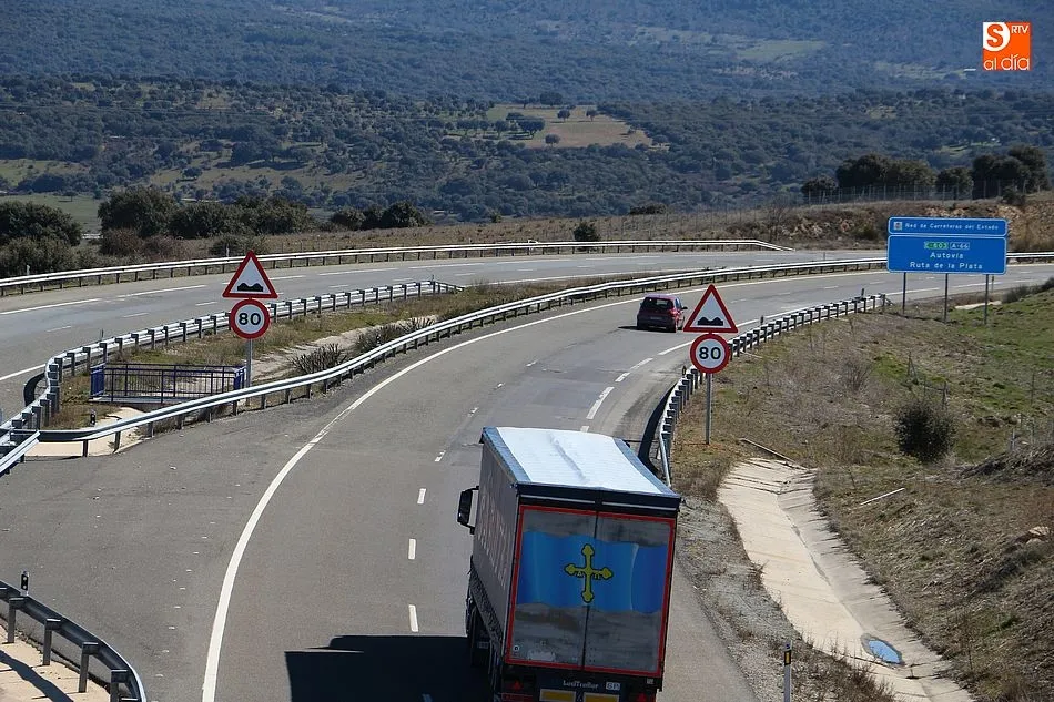 Foto 2 - El punto m&aacute;s conflictivo de la A-66 a su paso por Guijuelo se limita a 80 km/h