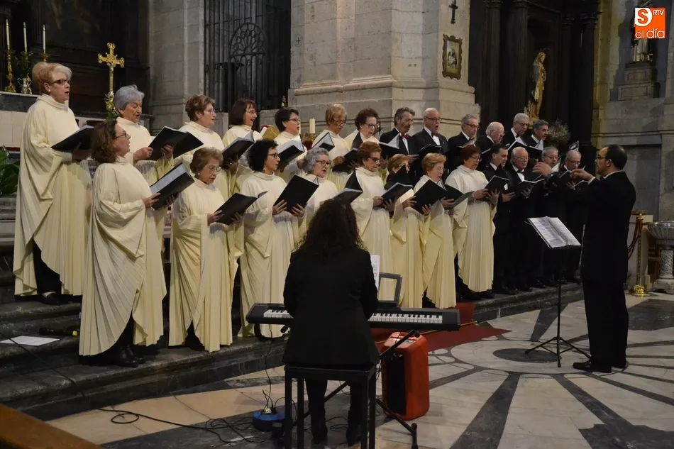 Foto 6 - La Coral recuerda al fallecido Enrique S&aacute;nchez Gamito en su concurrido concierto de Semana Santa  