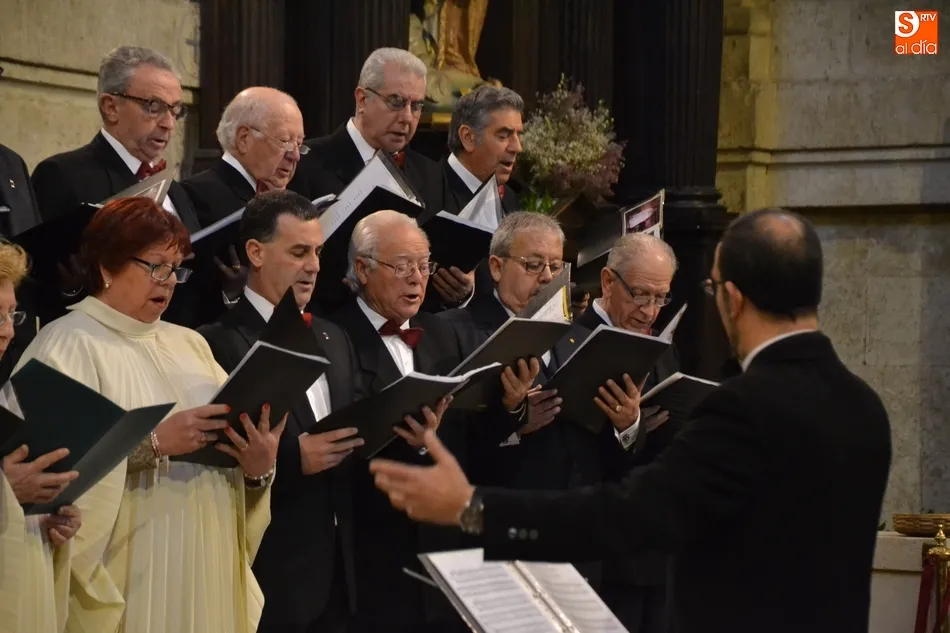 Foto 5 - La Coral recuerda al fallecido Enrique S&aacute;nchez Gamito en su concurrido concierto de Semana Santa  