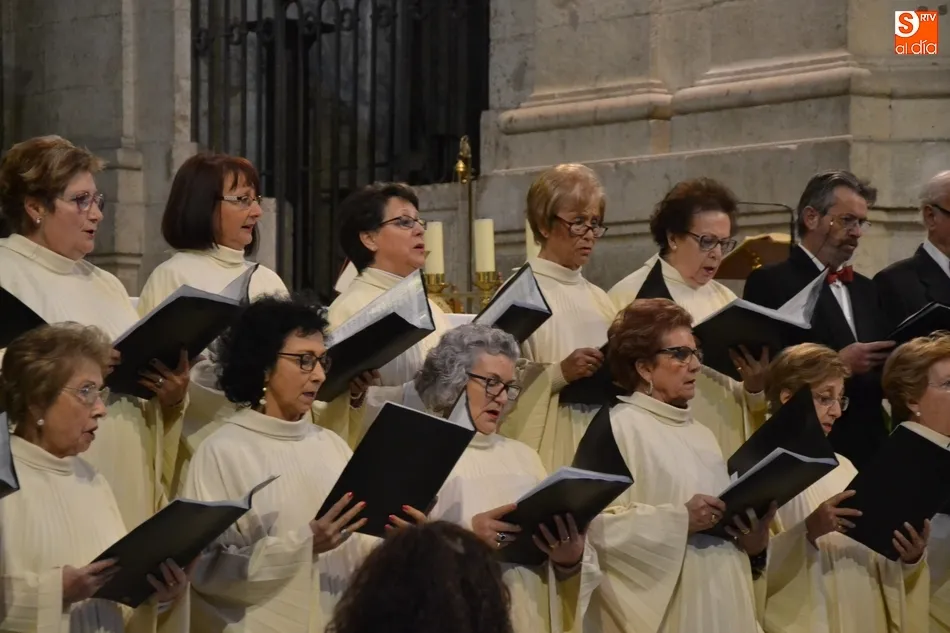 Foto 3 - La Coral recuerda al fallecido Enrique S&aacute;nchez Gamito en su concurrido concierto de Semana Santa  