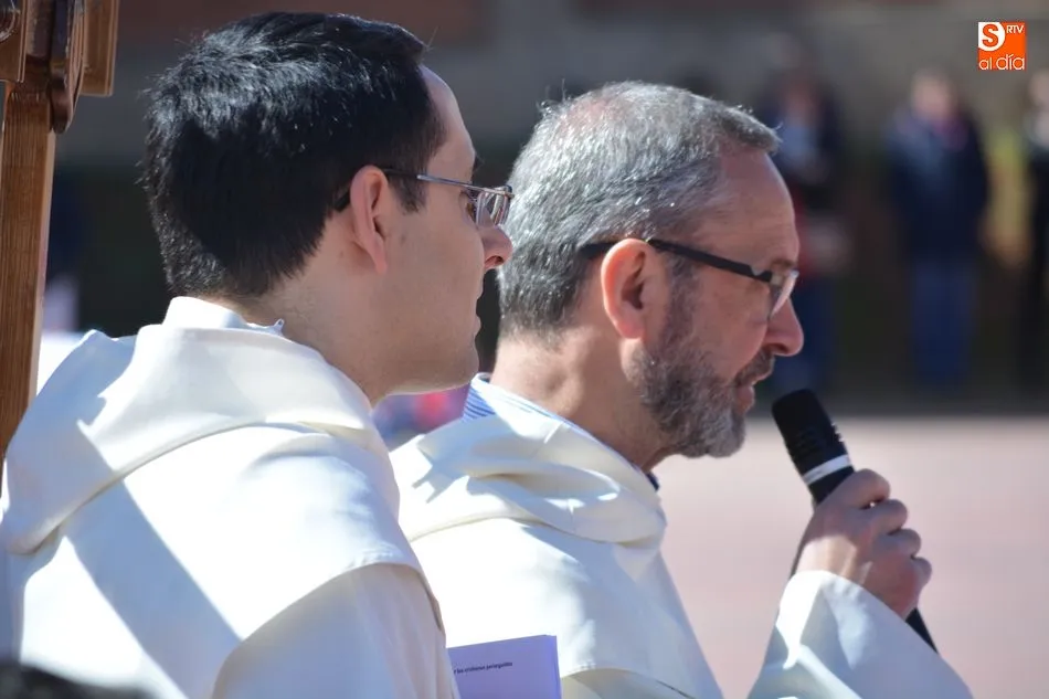 Foto 9 - Los alumnos del Colegio Padres Trinitarios recorren el V&iacute;a Crucis