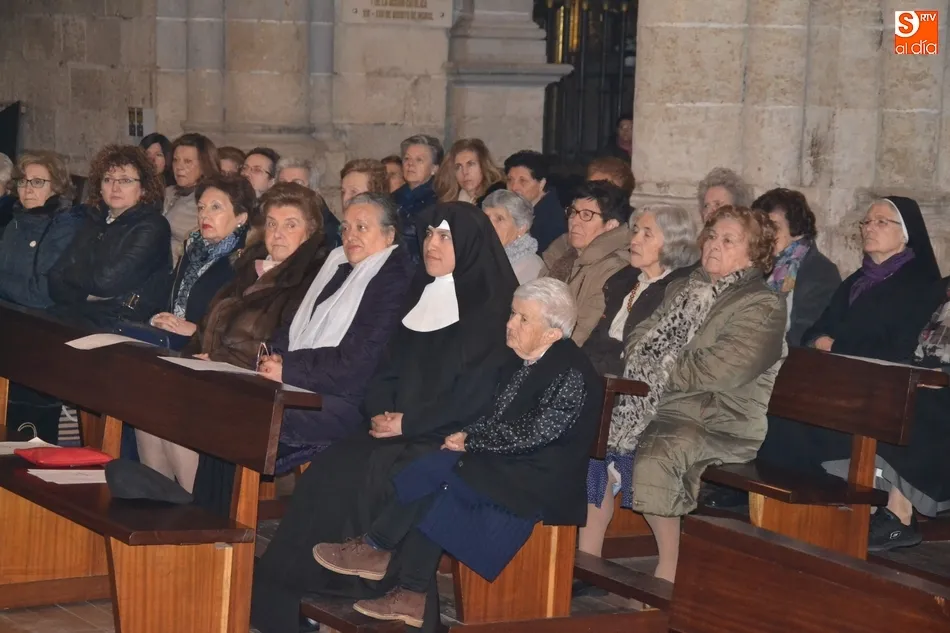 Foto 6 - El Obispo consagra el Santo Crisma  