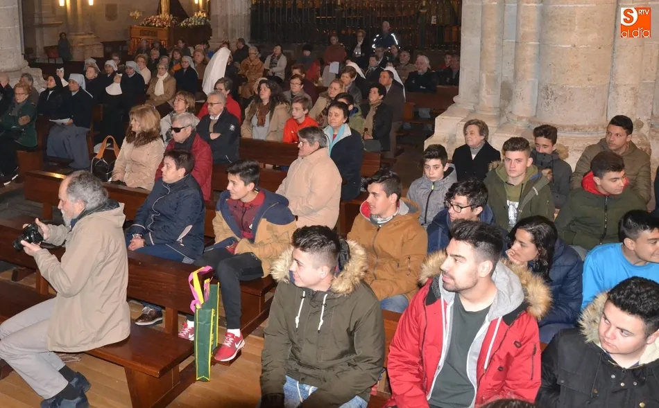 Foto 7 - El Obispo consagra el Santo Crisma  