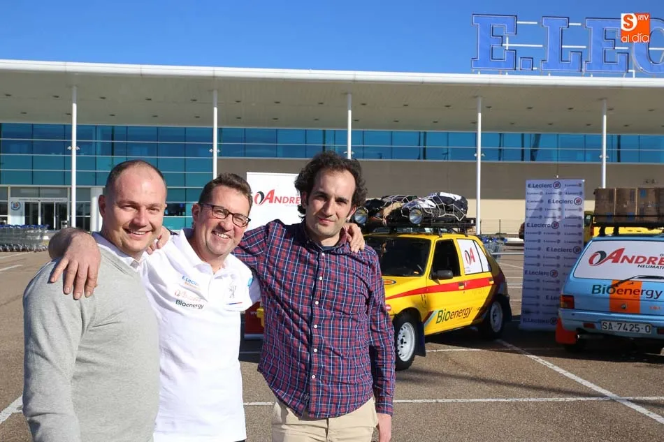 Foto 2 - El Rally &lsquo;Oasis Raid&rsquo; se expone en el aparcamiento del E.Leclerc  