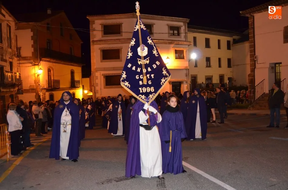 Foto 3 - La Virgen de La Soledad procesiona elegante en la noche primaveral bejarana  