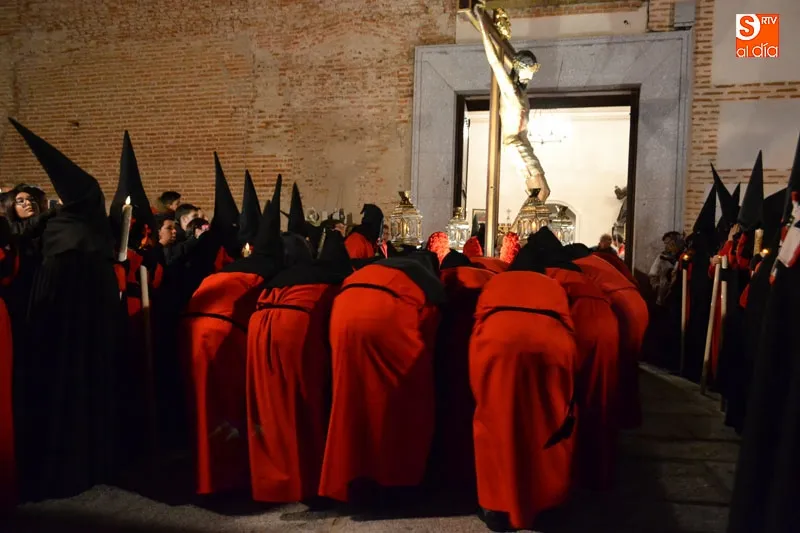 Foto 7 - El sufrimiento del Humilladero y el clamor de Nuestra Se&ntilde;ora de las L&aacute;grimas sobrecogen en la...