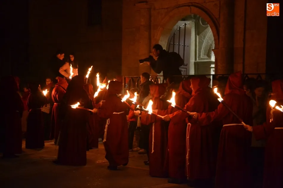 Foto 8 - La Cofrad&iacute;a de La Cruz rompe moldes con la nueva procesi&oacute;n de las Cinco Llagas  