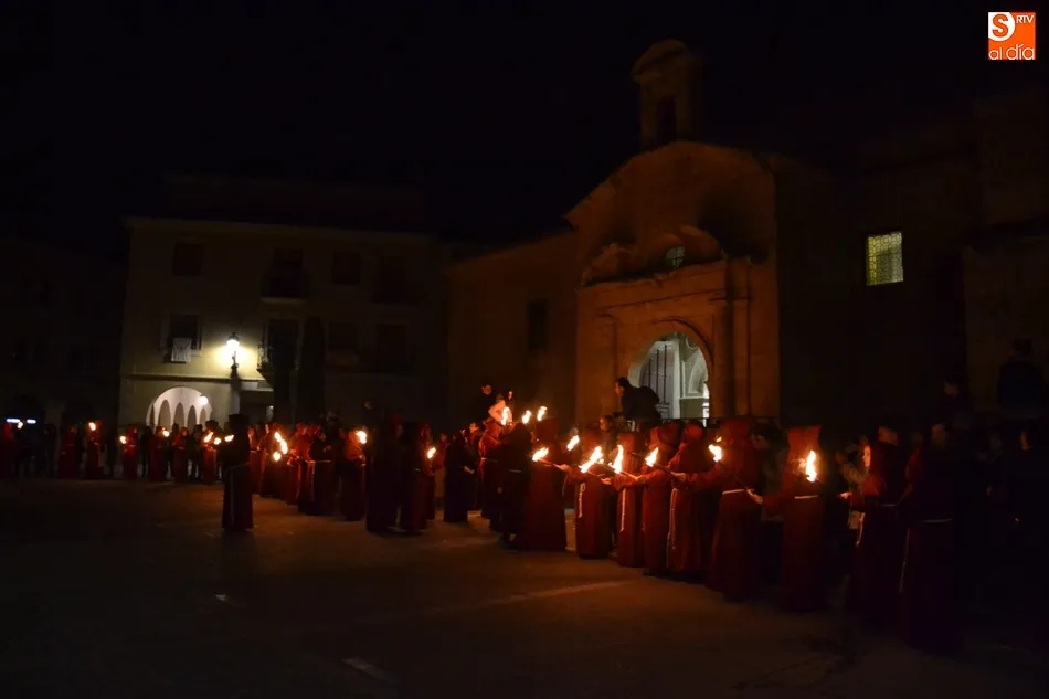 Foto 9 - La Cofrad&iacute;a de La Cruz rompe moldes con la nueva procesi&oacute;n de las Cinco Llagas  