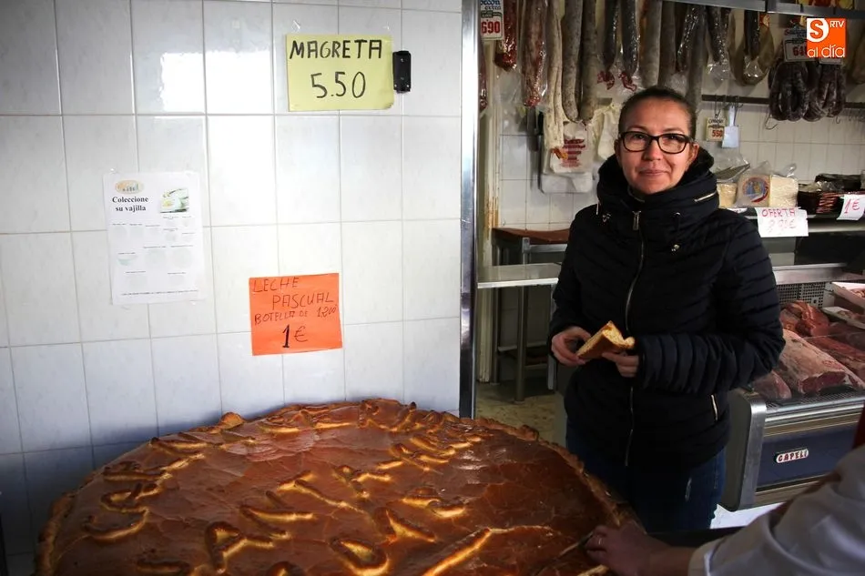 Foto 3 - Carnicer&iacute;a Santa Ana reparte entre sus clientes la tradicional empanada de Pascua  