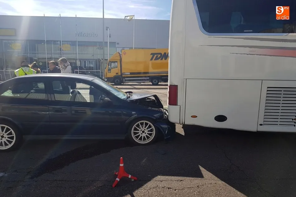 Foto 4 - Un accidente en el pol&iacute;gono de los Villares causa retenciones en la carretera de Valladolid  