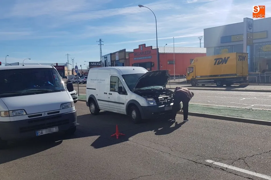 Foto 2 - Un accidente en el pol&iacute;gono de los Villares causa retenciones en la carretera de Valladolid  
