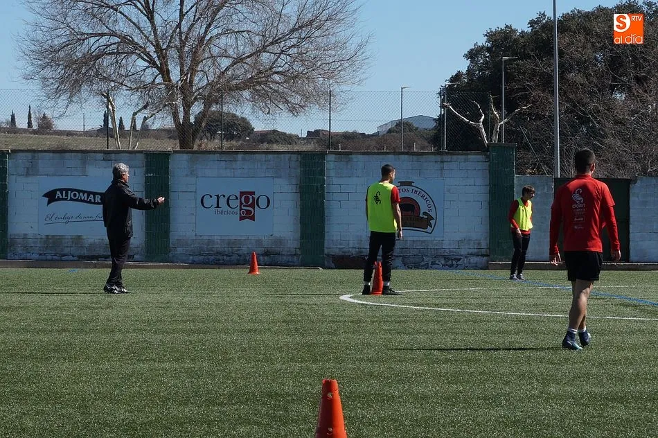 Foto 5 - El CD Guijuelo recibe al Navalcarnero pensando de nuevo en la permanencia