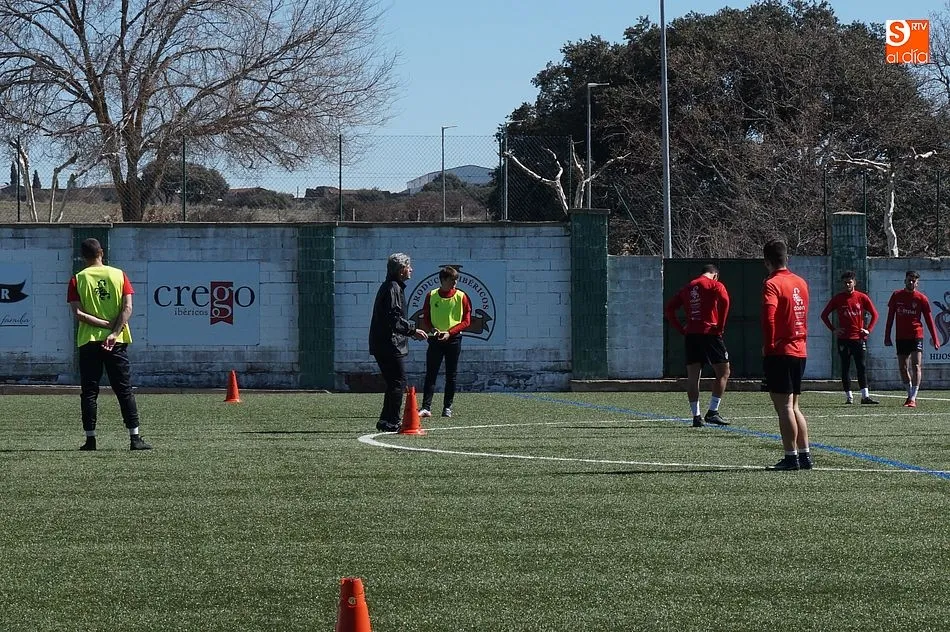 Foto 3 - El CD Guijuelo recibe al Navalcarnero pensando de nuevo en la permanencia