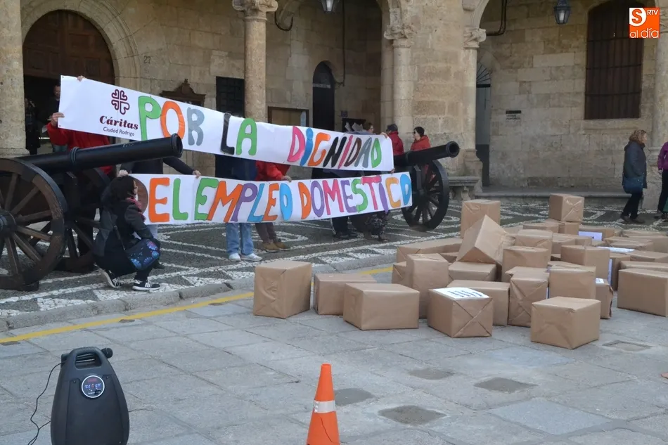 Foto 6 - C&aacute;ritas desarrolla una performance para conmemorar el D&iacute;a de las Empleadas de Hogar  