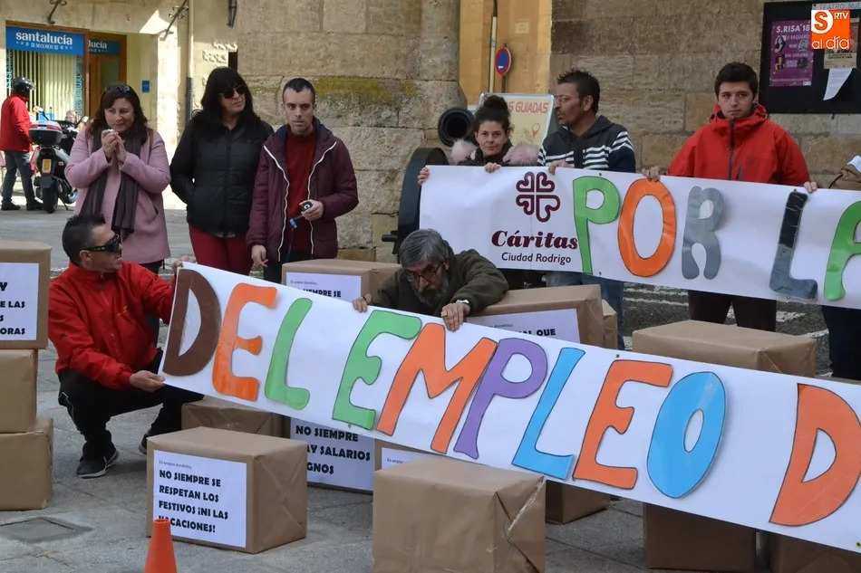 Foto 5 - C&aacute;ritas desarrolla una performance para conmemorar el D&iacute;a de las Empleadas de Hogar  