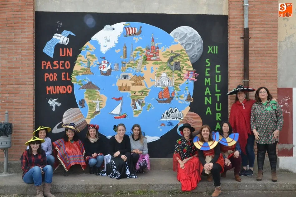 Foto 10 - Un festival de danzas y una ruta de tapas completan el viaje planetario del Colegio San Francisco  