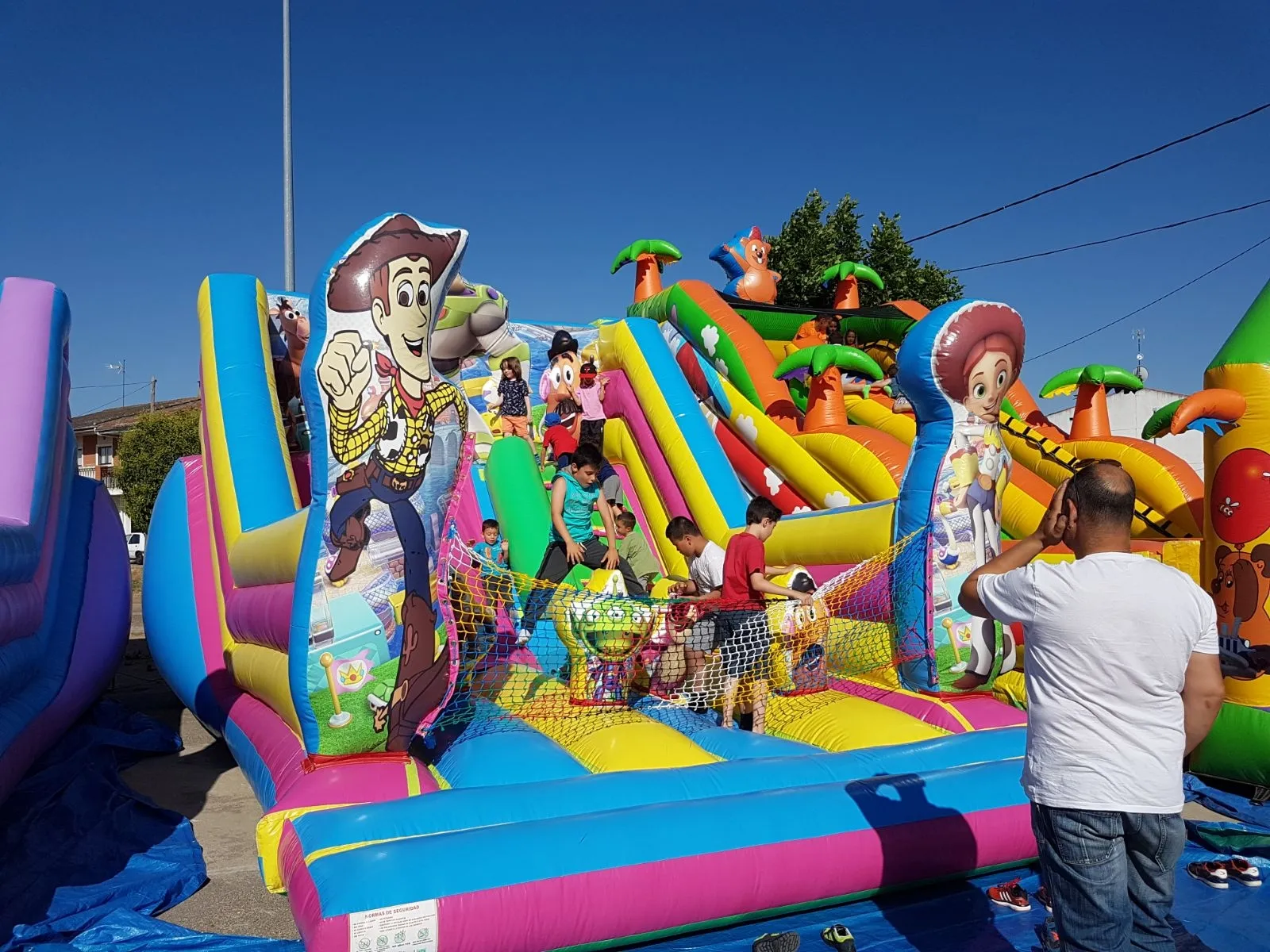 Foto 2 - La Glorieta volver&aacute; albergar un parque de castillos hinchables en Semana Santa  