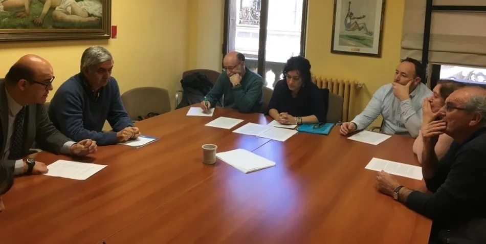 Reunión de Carlos García Siera y Alberto Vara con vecinos de El Cerro