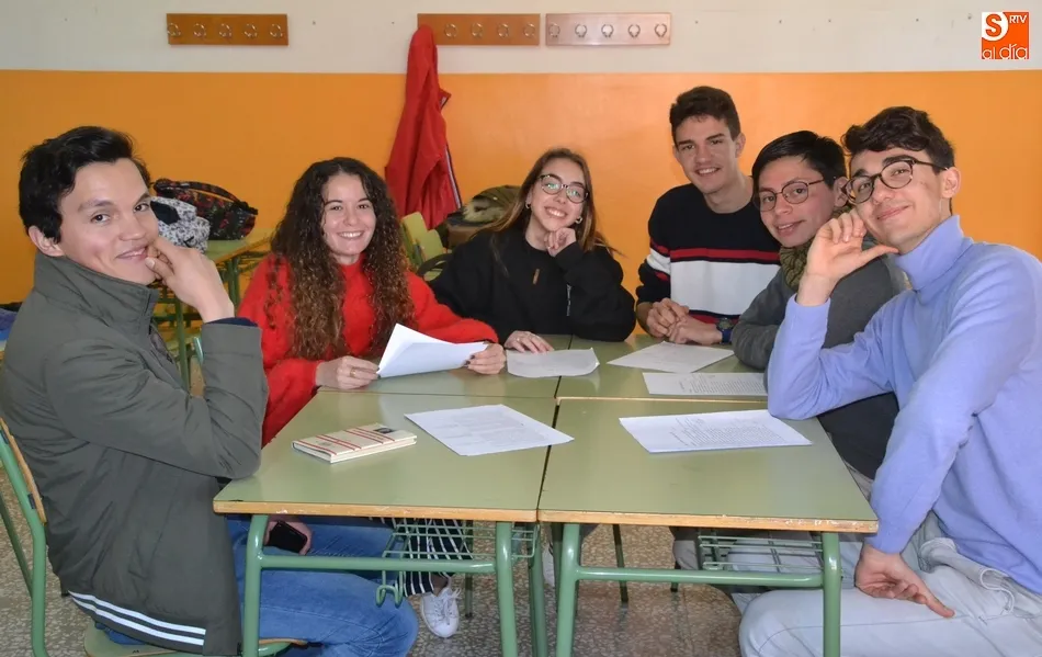 Los alumnos italianos junto a parte de los alumnos del Fray Diego