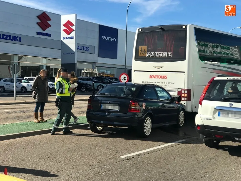 Foto 9 - Un accidente en el pol&iacute;gono de los Villares causa retenciones en la carretera de Valladolid  