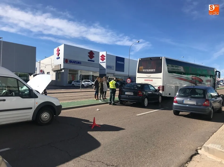 Foto 8 - Un accidente en el pol&iacute;gono de los Villares causa retenciones en la carretera de Valladolid  