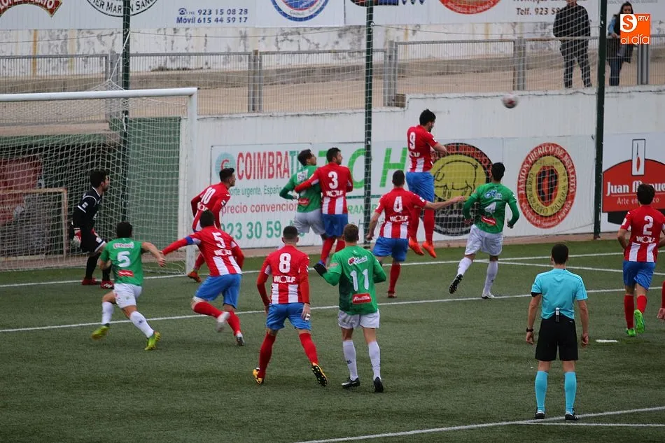 Foto 6 - Cuarta derrota consecutiva para el CD Guijuelo que pierde en casa contra el Navalcarnero (0-1)