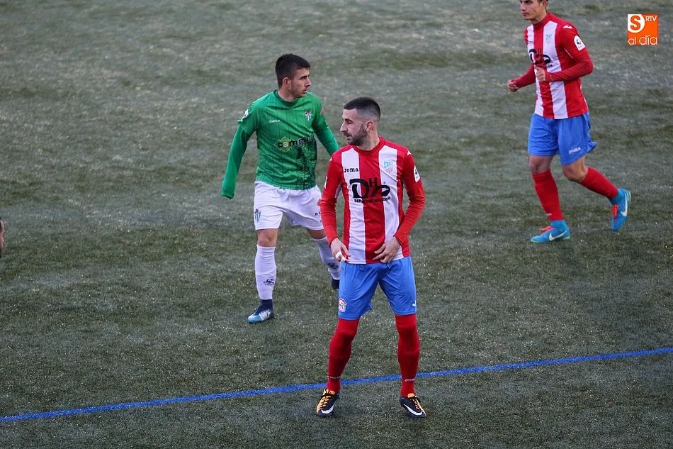 Foto 5 - Cuarta derrota consecutiva para el CD Guijuelo que pierde en casa contra el Navalcarnero (0-1)