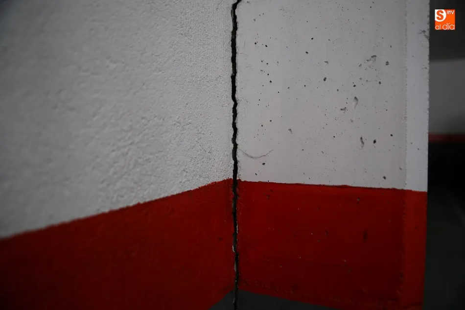 Foto 6 - Preocupaci&oacute;n de los vecinos por las grietas en un edificio de viviendas de Chamber&iacute;  