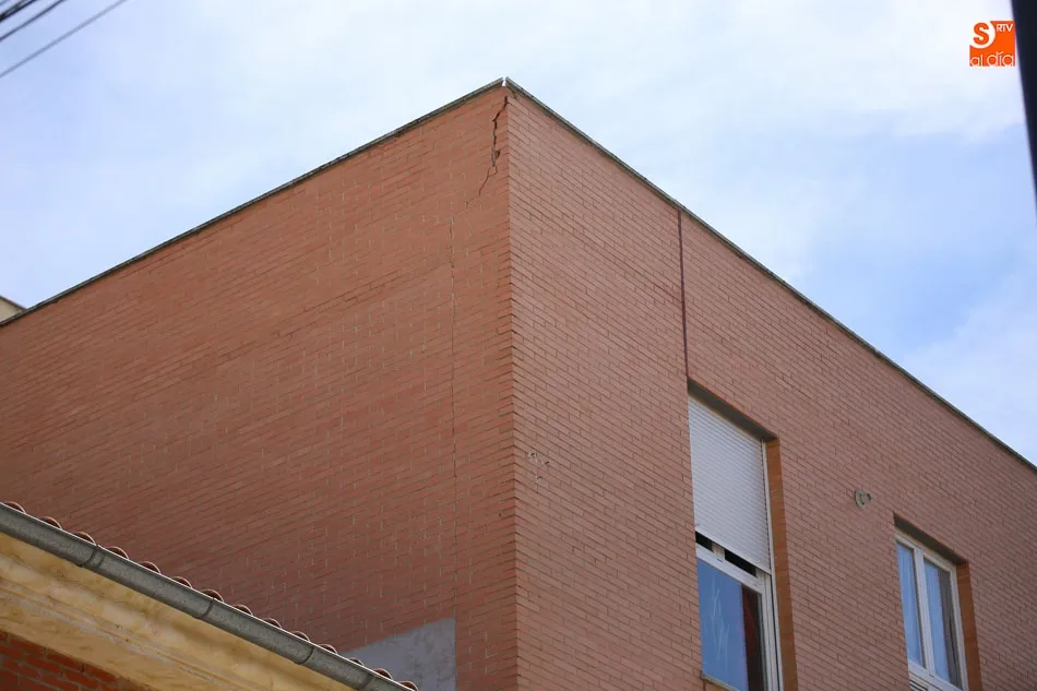 Foto 4 - Preocupaci&oacute;n de los vecinos por las grietas en un edificio de viviendas de Chamber&iacute;  