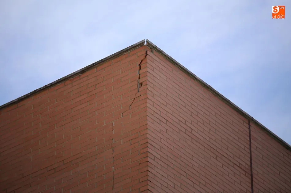 Foto 3 - Preocupaci&oacute;n de los vecinos por las grietas en un edificio de viviendas de Chamber&iacute;  