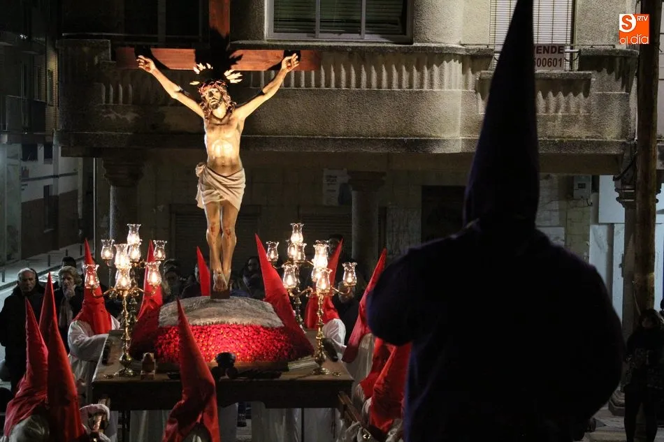 Foto 6 - Pasi&oacute;n y silencio en la procesi&oacute;n con el Cristo de Agon&iacute;a en Vitigudino  
