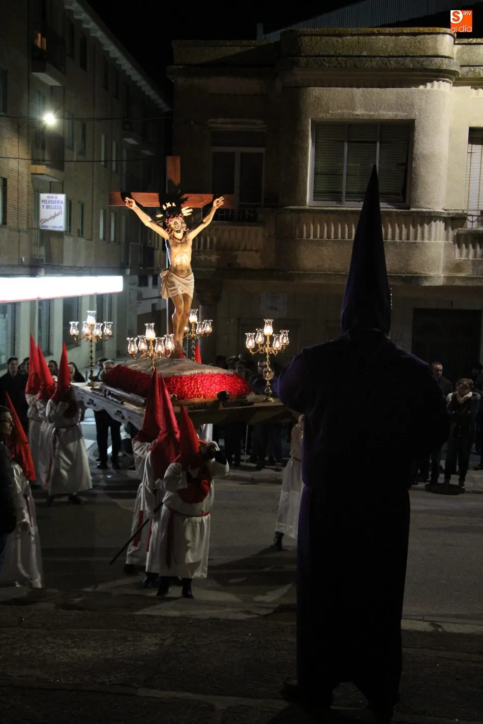 Foto 5 - Pasi&oacute;n y silencio en la procesi&oacute;n con el Cristo de Agon&iacute;a en Vitigudino  