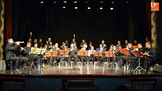 La Escuela de Dulzaina y Percusión ha ofrecido un concierto de Marchas de Semana Santa en favor de la AECC