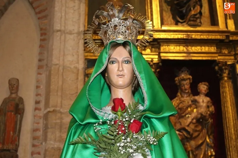 Foto 5 - La cofrad&iacute;a de la Vera Cruz pone a punto los pasos procesionales