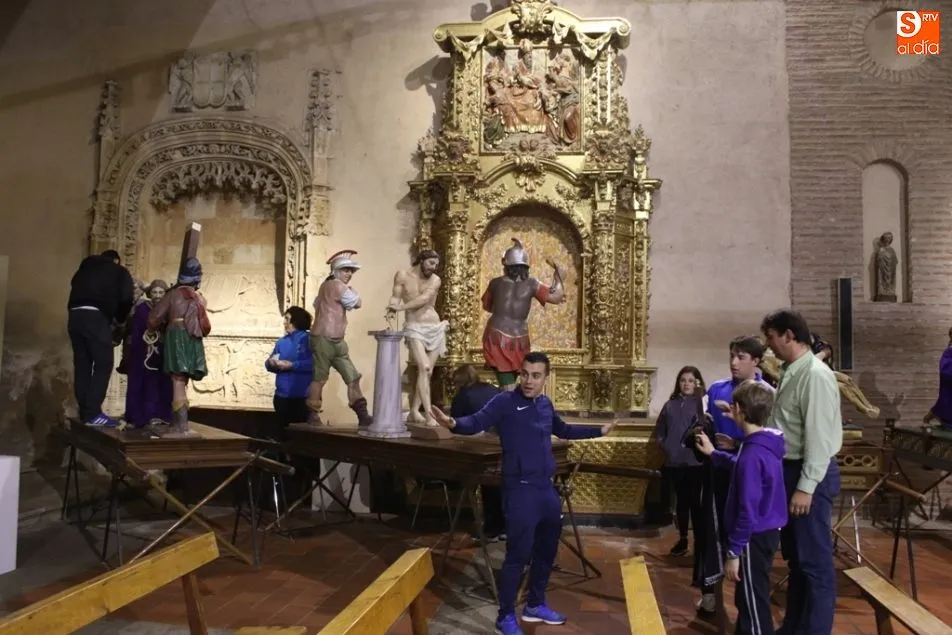 Foto 2 - La cofrad&iacute;a de la Vera Cruz pone a punto los pasos procesionales