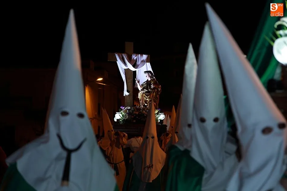 La cofradía de la Cruz y del Amor cumple 30 años. FOTOS: Marisa García (FOTO ALBA)