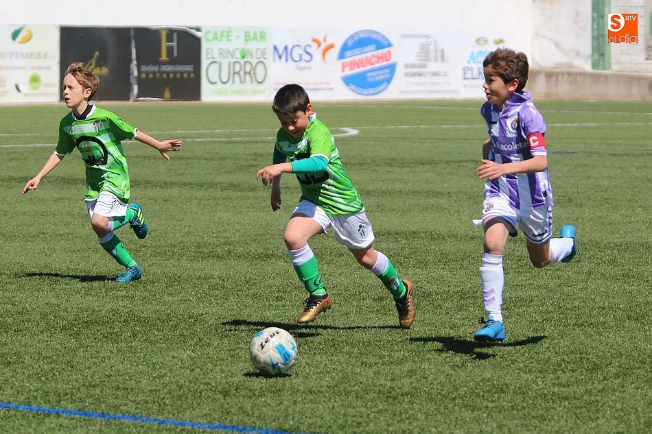 Foto 3 - Medio millar de futbolistas en la Tour Cup de benjamines y alevines