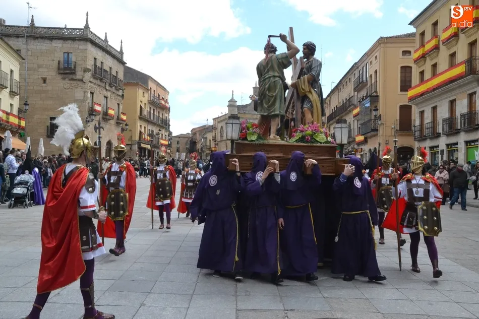 Foto 7 - &Aacute;ngel Ca&ntilde;uelo le da un toque especial a la procesi&oacute;n del Paso a la Agon&iacute;a  