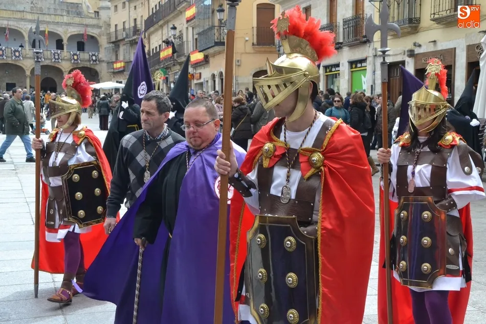 Foto 5 - &Aacute;ngel Ca&ntilde;uelo le da un toque especial a la procesi&oacute;n del Paso a la Agon&iacute;a  