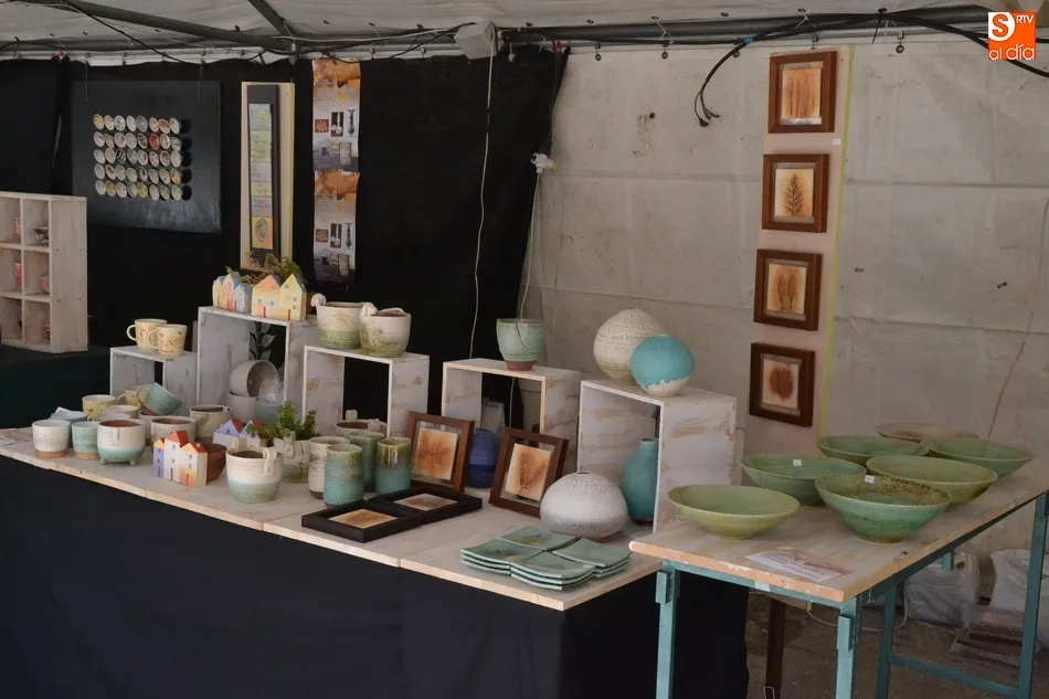 Foto 8 - Primeras compras en la XXXVI Feria de Cer&aacute;mica, que re&uacute;ne a artesanos de 7 Comunidades  