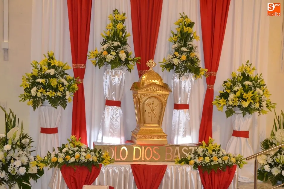 Los fieles mirobrigenses cumplen con la tradición de visitar los Monumentos  