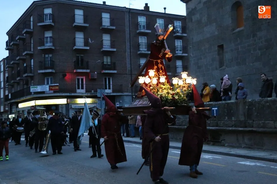 Foto 7 - La procesi&oacute;n de La Pasi&oacute;n acorta el recorrido por la amenaza de lluvia en Vitigudino