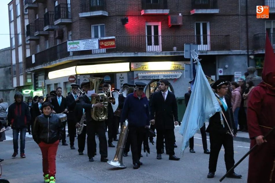 Foto 6 - La procesi&oacute;n de La Pasi&oacute;n acorta el recorrido por la amenaza de lluvia en Vitigudino