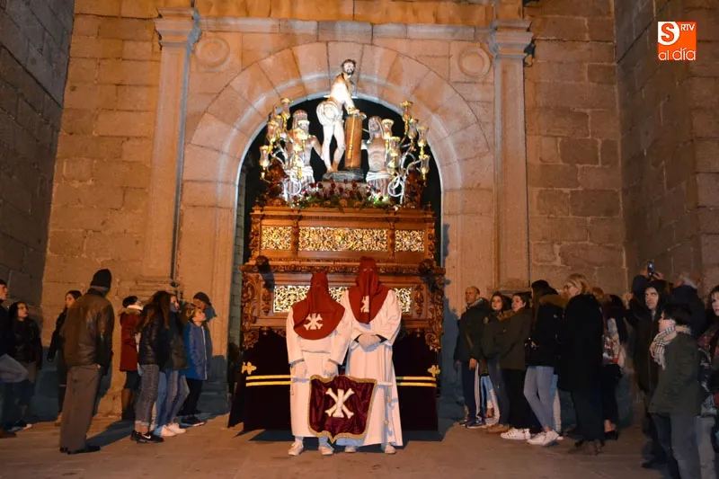 Foto 11 - Incienso, noche y silencio para una solemne procesi&oacute;n del Encuentro