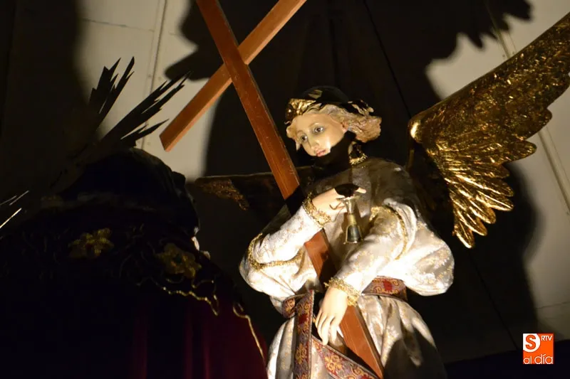 Foto 9 - Incienso, noche y silencio para una solemne procesi&oacute;n del Encuentro
